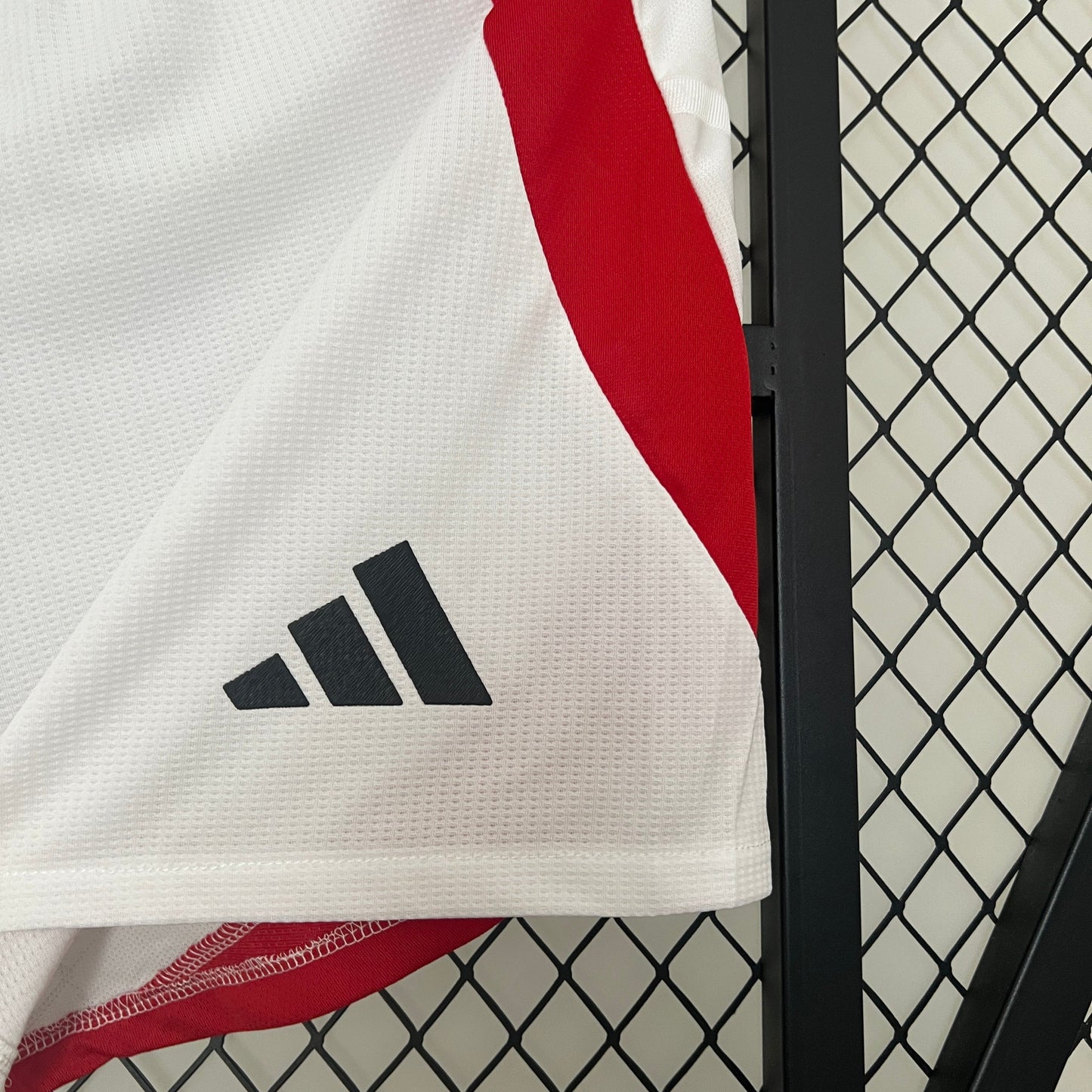 Short Manchester United Domicile 2024/25 - Version Joueur - MyBabiesHeros