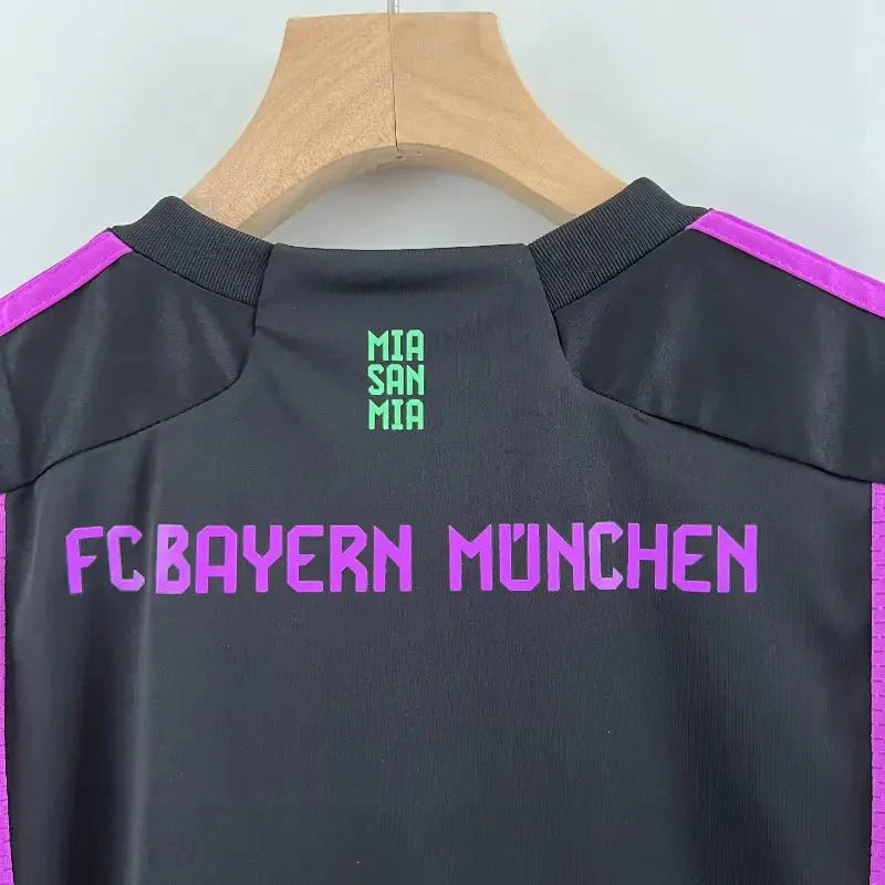 Kit - Bayern Munich Extérieur 2023/24