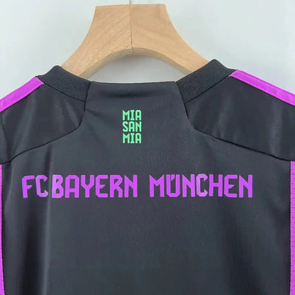 Kit - Bayern Munich Extérieur 2023/24