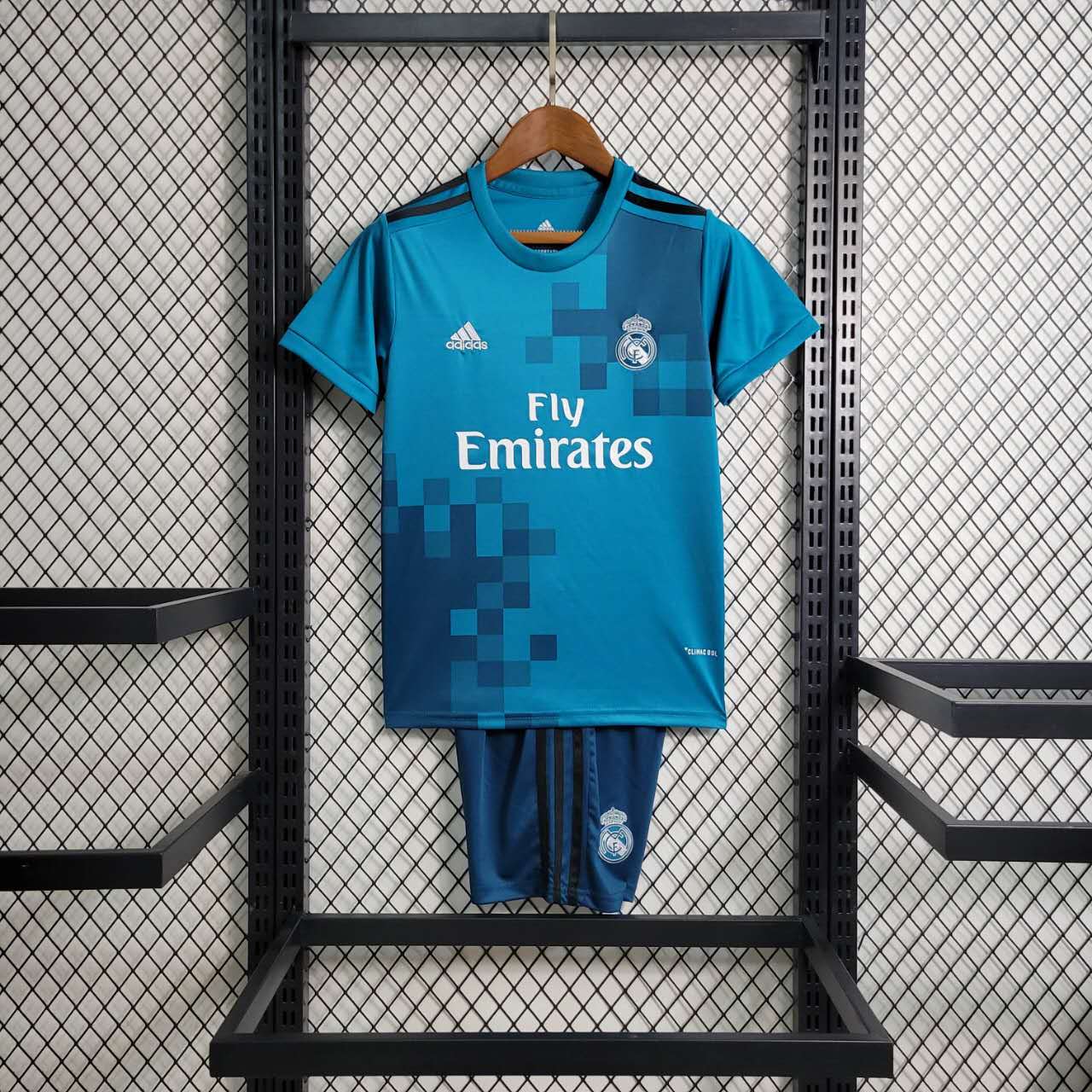 Kit - Real Madrid Extérieur 2017/18